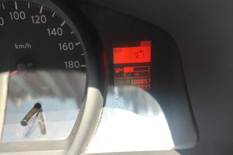 Used Nissan NV200 2016 Revised Version 1.6L Manual Luxury Edition Odometer Close Up