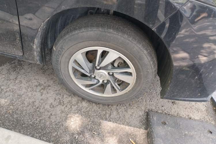 Used Nissan NV200 2016 1.6L CVT Luxury Model Right Front Wheel Hub