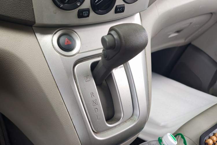 Used Nissan NV200 2016 1.6L CVT Luxury Model Gear Lever