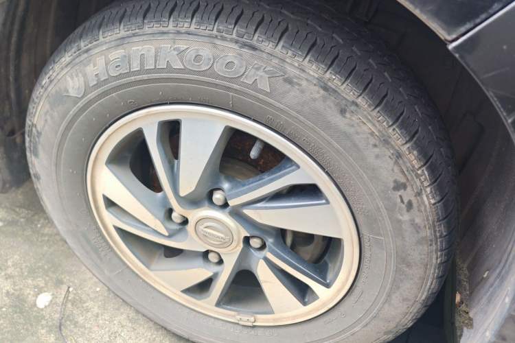 Used Nissan NV200 2016 1.6L CVT Luxury Model Right Front Wheel Hub