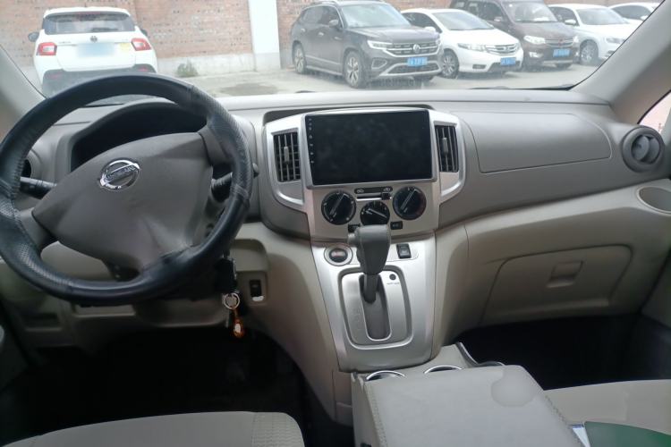 Used Nissan NV200 2016 Revised Version 1.6L CVT Luxury Edition Center Console
