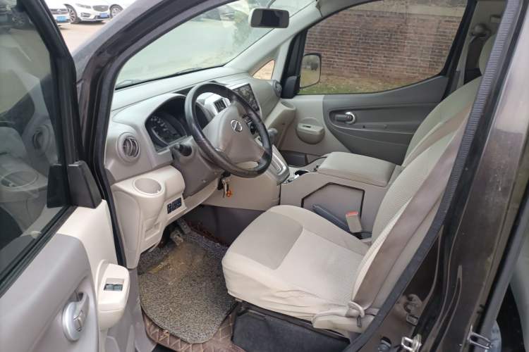 Used Nissan NV200 2016 Revised Version 1.6L CVT Luxury Edition Driver Seat