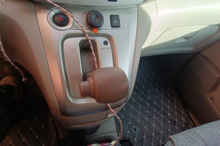 Used Nissan NV200 2016 1.6L CVT Luxury Model Gear Lever