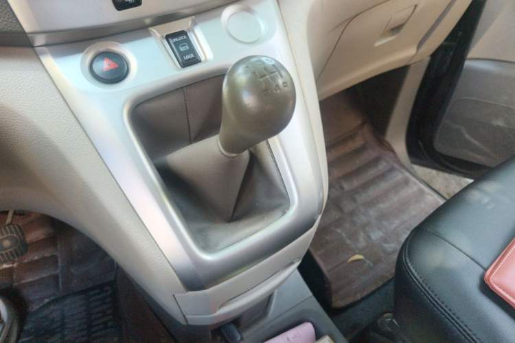 Used Nissan NV200 2016 Revised Version 1.6L Manual Luxury Edition Gear Lever