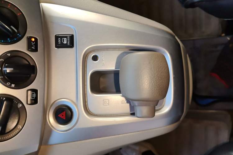 Used Nissan NV200 2016 1.6L CVT Luxury Model Gear Lever