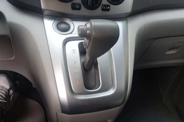 Used Nissan NV200 2016 Revised Version 1.6L CVT Luxury Edition Gear Lever