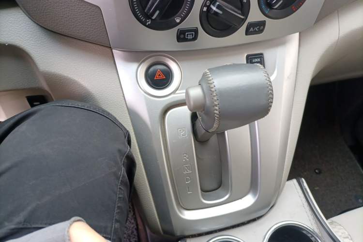 Used Nissan NV200 2016 Revised Version 1.6L CVT Luxury Edition Gear Lever