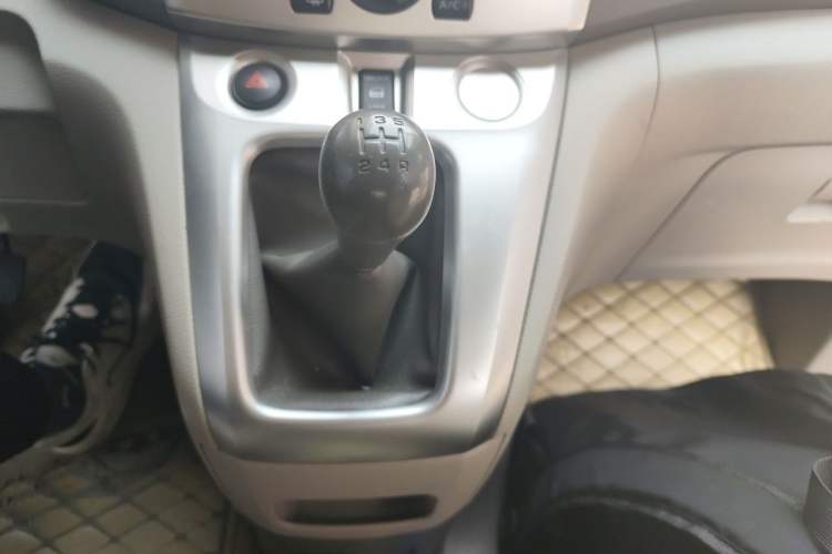 Used Nissan NV200 2016 Revised Version 1.6L Manual Luxury Edition Gear Lever