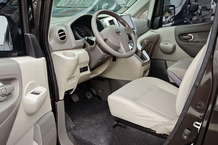 Used Nissan NV200 2016 Revised Version 1.6L Manual Luxury Edition Interior 2