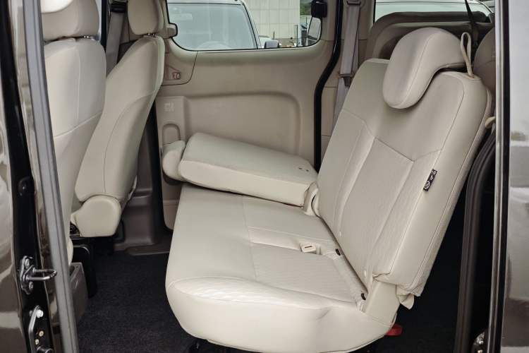 Used Nissan NV200 2016 Revised Version 1.6L Manual Luxury Edition Interior 3