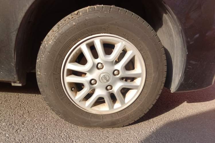Used Nissan NV200 2016 1.6L CVT Luxury Model Right Front Wheel Hub