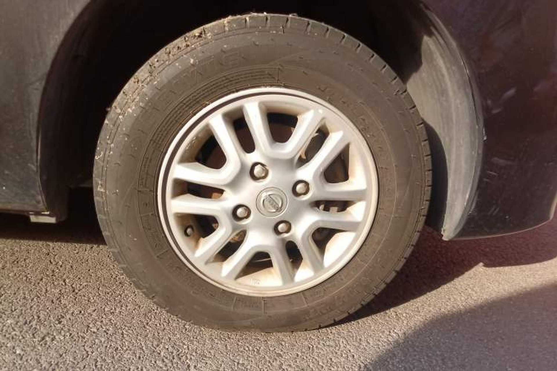 Used Nissan NV200 2016 1.6L CVT Luxury Model Right Front Wheel Hub