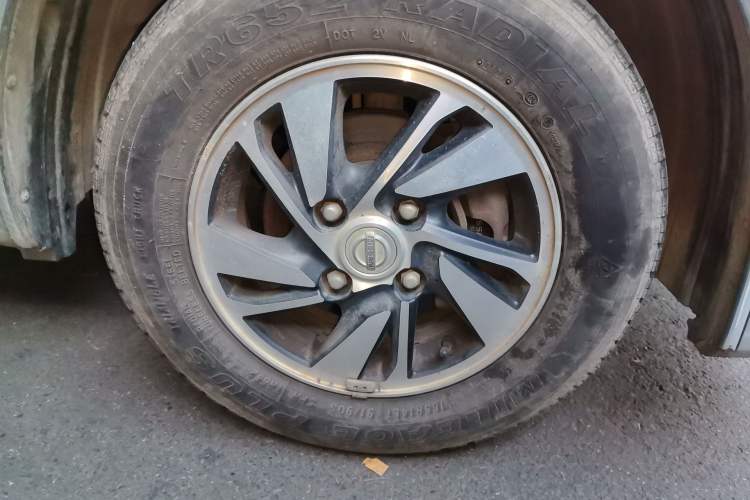 Used Nissan NV200 2016 1.6L CVT Luxury Model Right Front Wheel Hub
