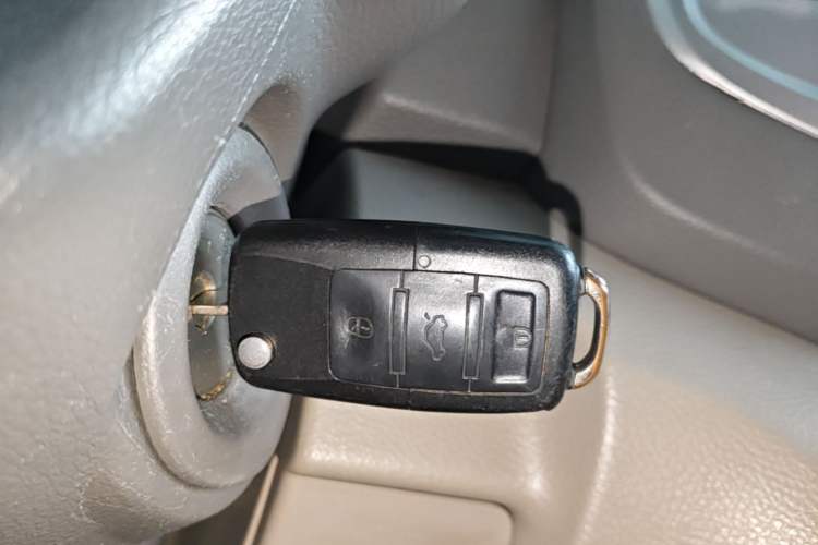 Used Nissan NV200 2016 Revised Version 1.6L CVT Luxury Edition Vehicle Key