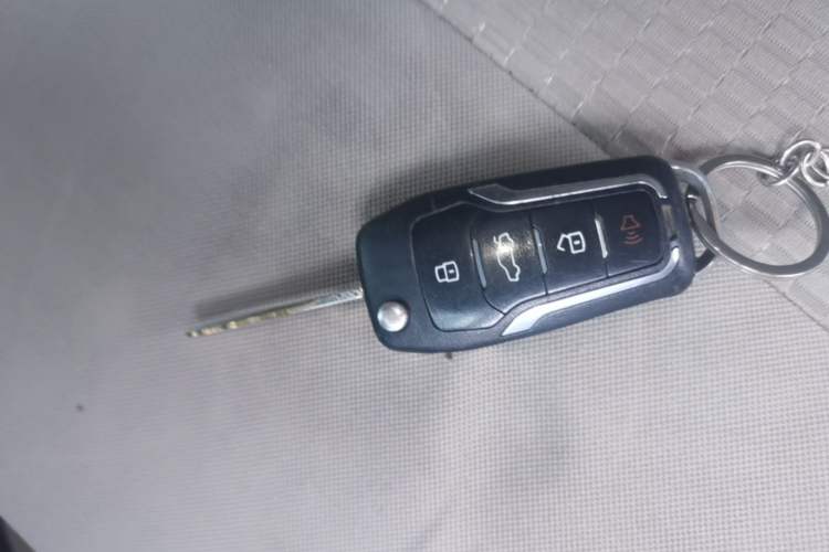 Used Nissan NV200 2016 Revised Version 1.6L CVT Luxury Edition Vehicle Key