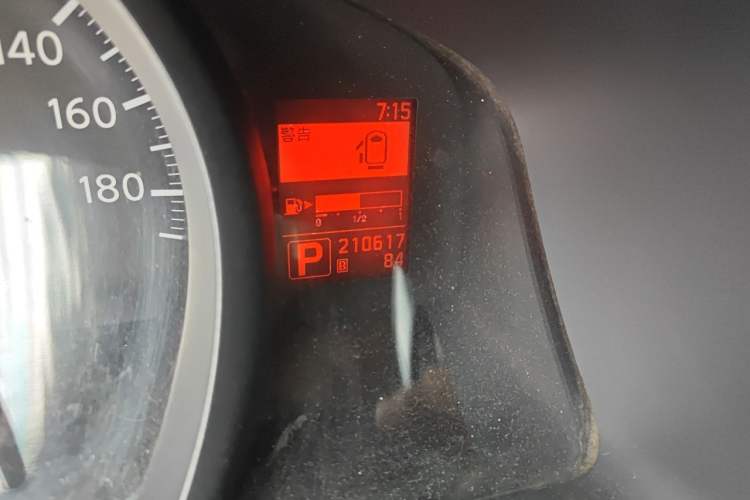 Used Nissan NV200 2016 Revised Version 1.6L CVT Luxury Edition Odometer Close Up