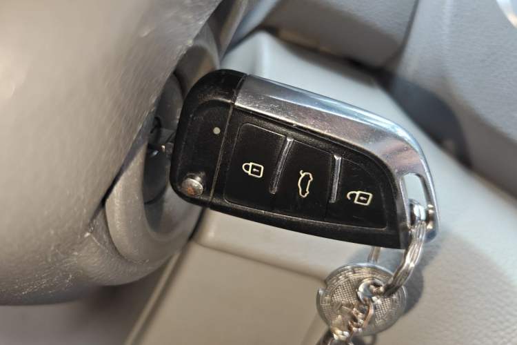 Used Nissan NV200 2016 Revised Version 1.6L CVT Luxury Edition Vehicle Key