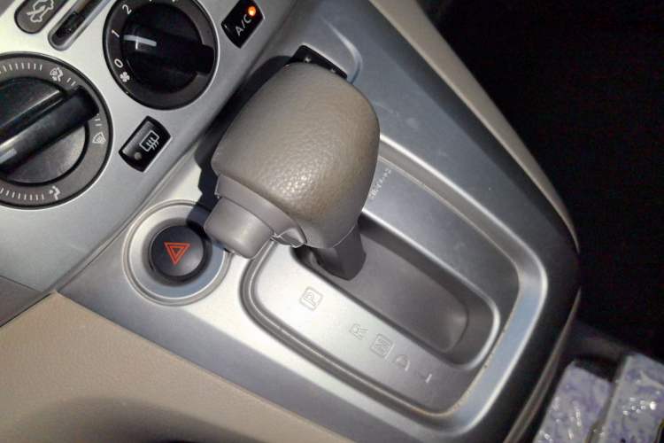 Used Nissan NV200 2016 1.6L CVT Luxury Model Gear Lever