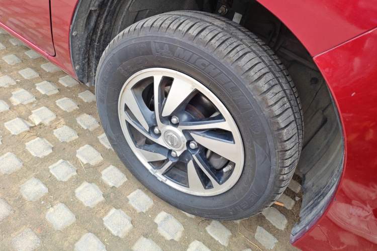 Used Nissan NV200 2016 Revised Version 1.6L CVT Luxury Edition Right Front Wheel Hub