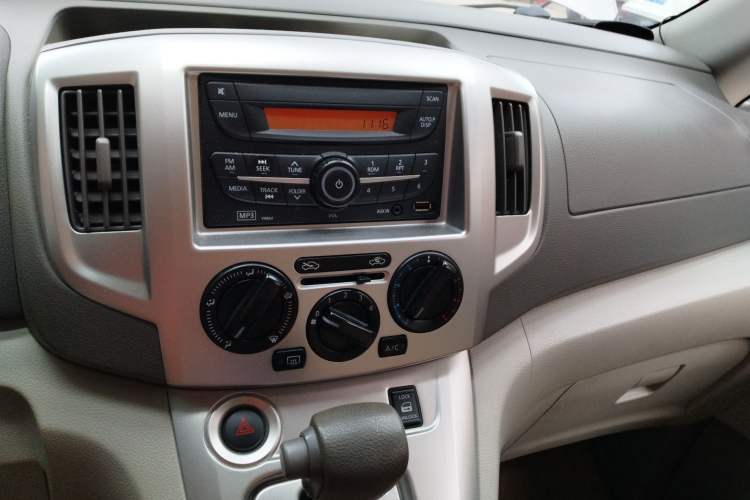 Used Nissan NV200 2016 Revised Version 1.6L CVT Luxury Edition Audio And AC Panel