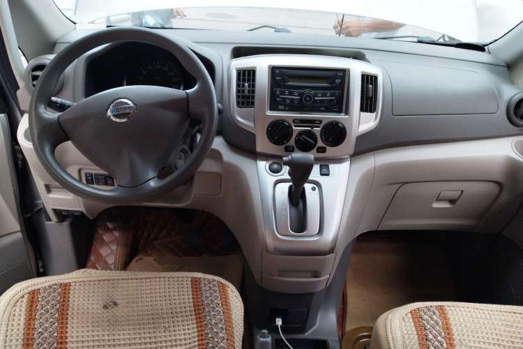 Used Nissan NV200 2016 Revised Version 1.6L CVT Luxury Edition Center Console