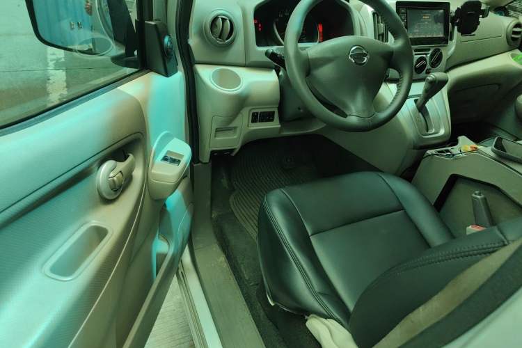 Used Nissan NV200 2016 Revised Version 1.6L CVT Luxury Edition Driver Seat