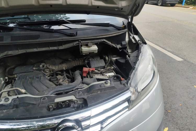 Used Nissan NV200 2016 Revised Version 1.6L CVT Luxury Edition Engine Bay Left