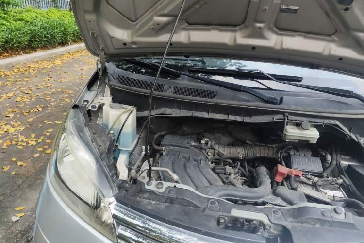 Used Nissan NV200 2016 Revised Version 1.6L CVT Luxury Edition Engine Bay Right