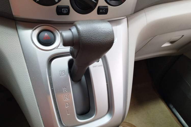 Used Nissan NV200 2016 Revised Version 1.6L CVT Luxury Edition Gear Lever