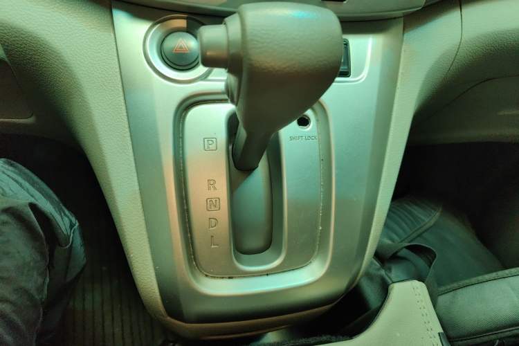 Used Nissan NV200 2016 Revised Version 1.6L CVT Luxury Edition Gear Lever