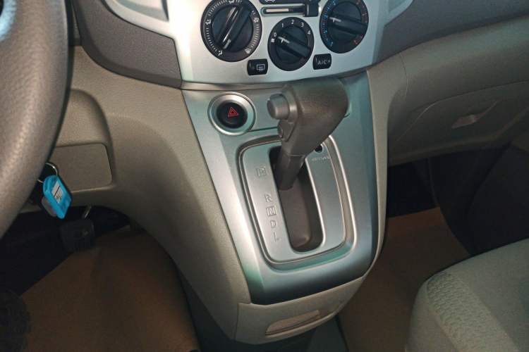 Used Nissan NV200 2016 Revised Version 1.6L CVT Luxury Edition Gear Lever