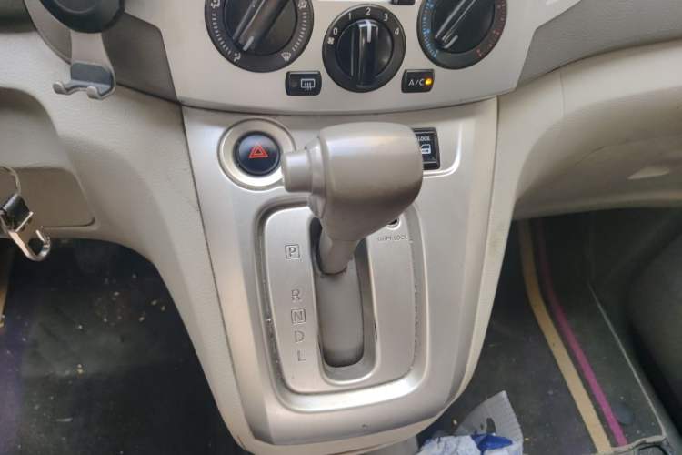 Used Nissan NV200 2016 Revised Version 1.6L CVT Luxury Edition Gear Lever