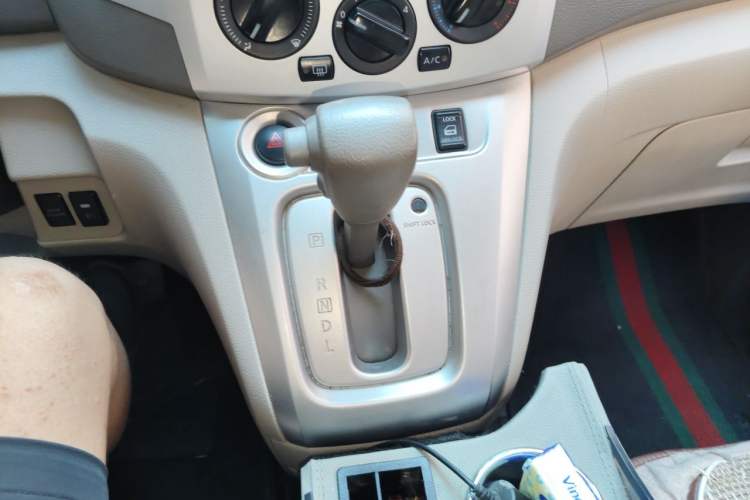 Used Nissan NV200 2016 1.6L CVT Luxury Model Gear Lever
