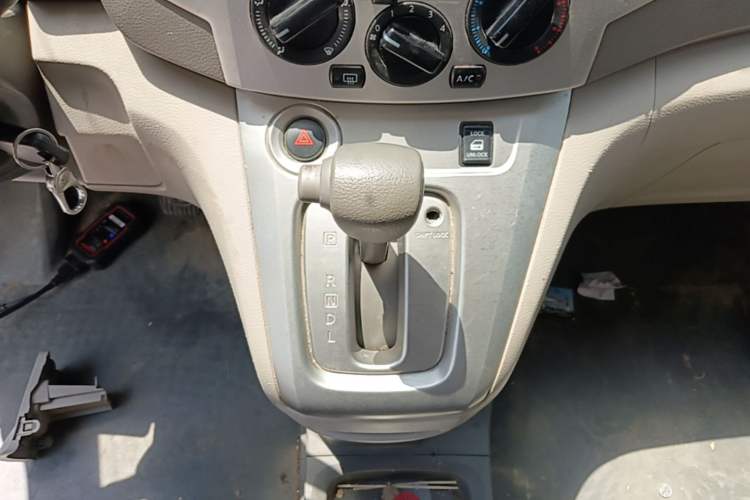 Used Nissan NV200 2016 Revised Version 1.6L CVT Luxury Edition Gear Lever