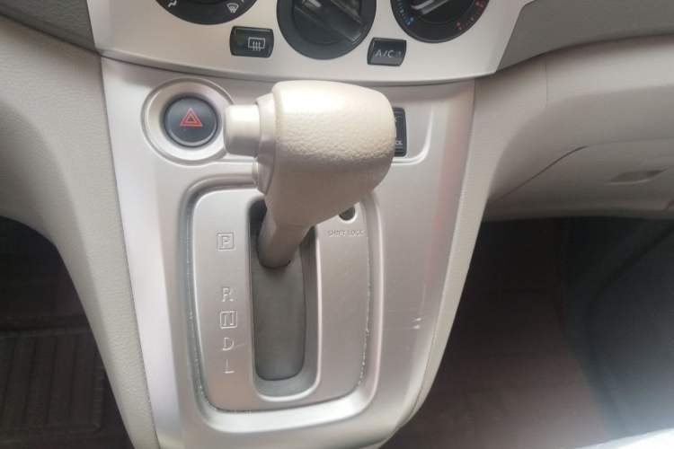 Used Nissan NV200 2016 Revised Version 1.6L CVT Luxury Edition Gear Lever