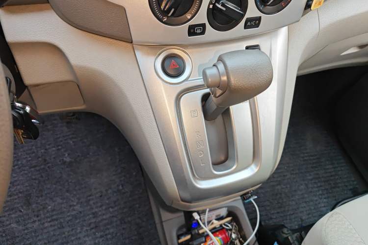 Used Nissan NV200 2016 Revised Version 1.6L CVT Luxury Edition Gear Lever