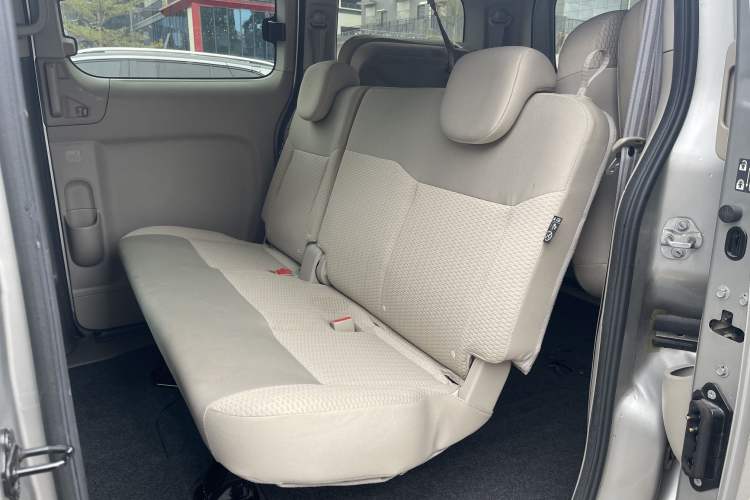 Used Nissan NV200 2016 Revised Version 1.6L CVT Luxury Edition Interior 3
