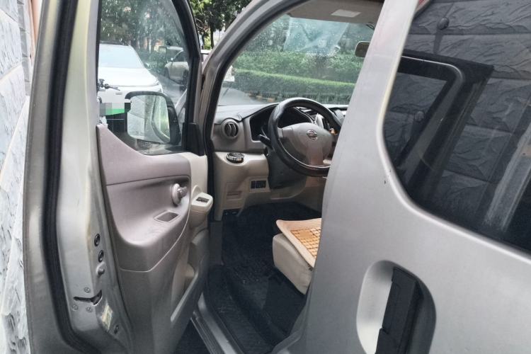Used Nissan NV200 2016 Revised Version 1.6L Manual Luxury Edition Interior 3