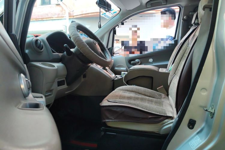 Used Nissan NV200 2016 1.6L CVT Luxury Model Left Front Seat
