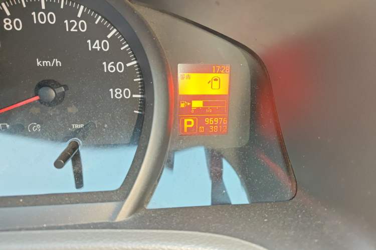 Used Nissan NV200 2016 Revised Version 1.6L CVT Luxury Edition Odometer Close Up
