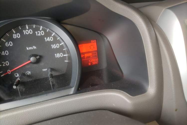 Used Nissan NV200 2016 Revised Version 1.6L Manual Luxury Edition Odometer Close Up