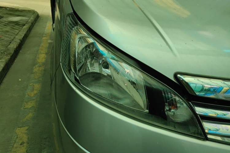 Used Nissan NV200 2016 Revised Version 1.6L CVT Luxury Edition Right Front Headlight