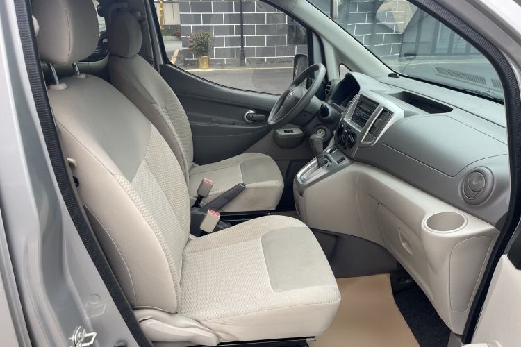 Used Nissan NV200 2016 Revised Version 1.6L CVT Luxury Edition Right Front Seat