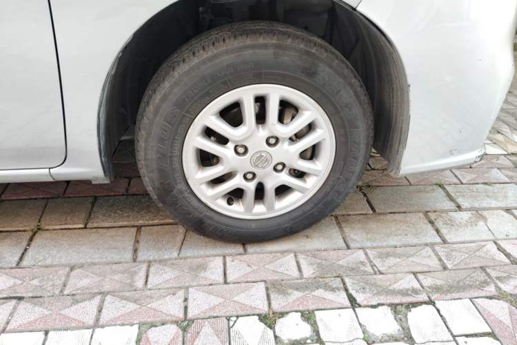 Used Nissan NV200 2016 1.6L CVT Luxury Model Right Front Wheel Hub