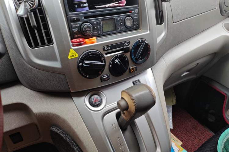 Used Nissan NV200 2016 Revised Version 1.6L CVT Deluxe Edition Audio And AC Panel