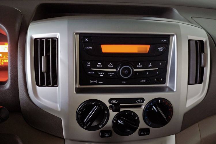 Used Nissan NV200 2016 Revised Version 1.6L CVT Luxury Edition Audio And AC Panel