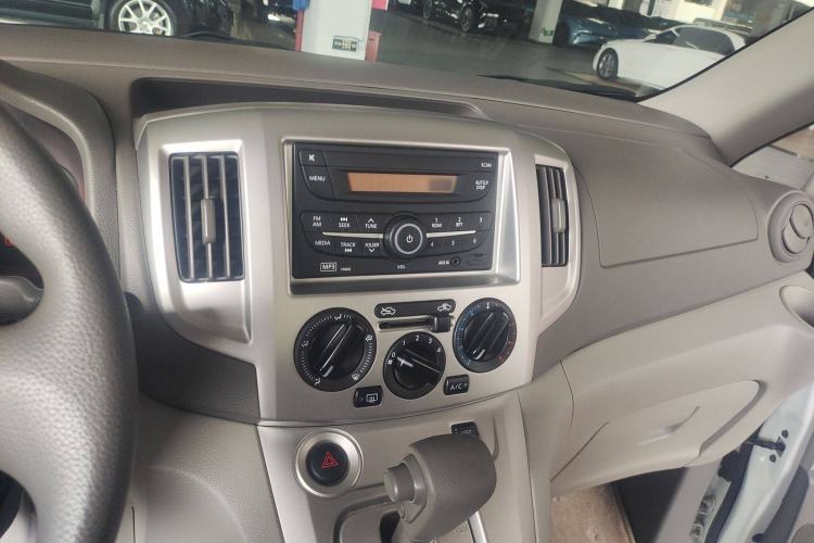 Used Nissan NV200 2016 Revised Version 1.6L CVT Deluxe Edition Audio And AC Panel