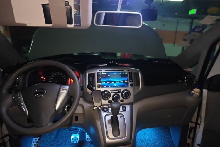 Used Nissan NV200 2016 1.6L CVT Luxury Model Center Console