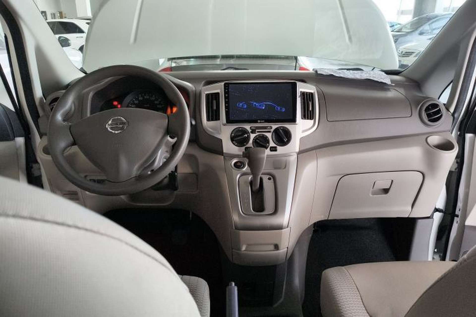 Used Nissan NV200 2016 Revised Version 1.6L CVT Luxury Edition Center Console