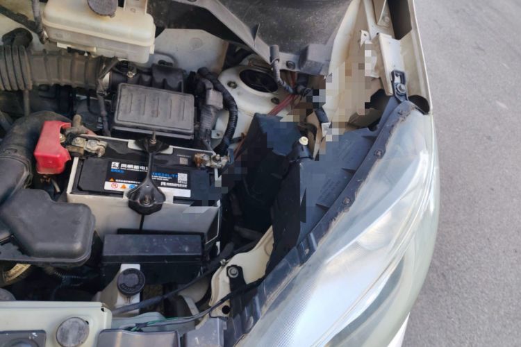 Used Nissan NV200 2016 1.6L CVT Deluxe Model Engine Bay Left